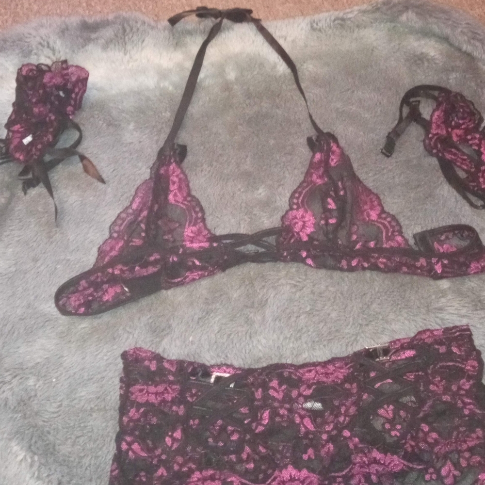 Lingerie - Picture 4 of 4